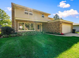 631 Wilson St, Oconomowoc, WI 53066