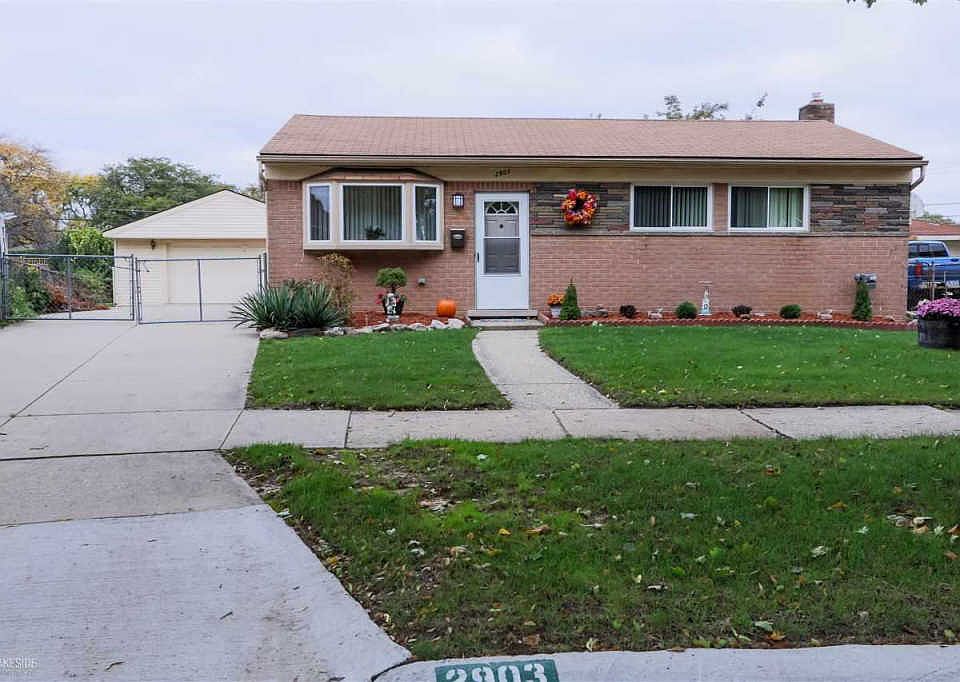 1st image of 2903 Earl Dr