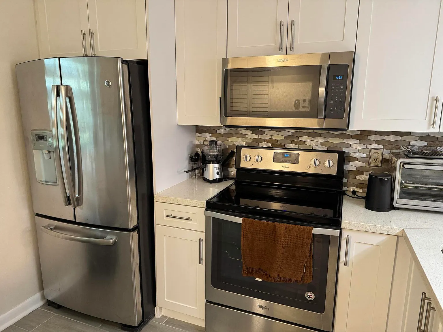 2 bed, 2.0 bath, 790 sqft, $2,000 — Photo 2