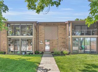 22946 Mastick Rd APT 202, Fairview Park, OH 44126