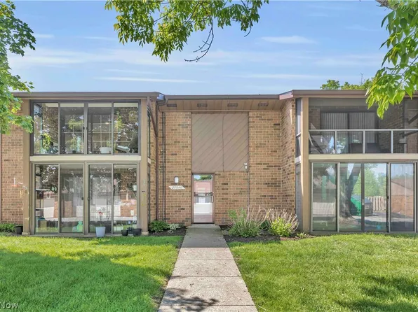 22946 Mastick Rd APT 202, Fairview Park, OH 44126