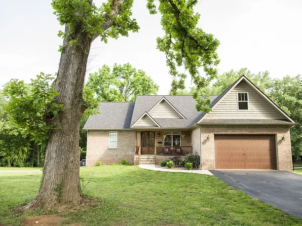 210 Cardinal Ave, Versailles, KY 40383