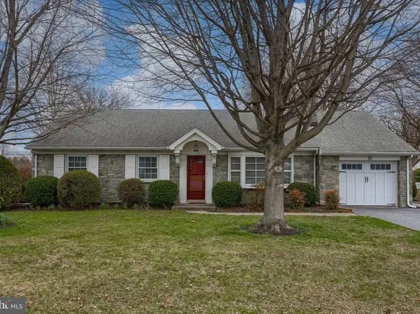77 Highland Dr, Lancaster, PA 17602