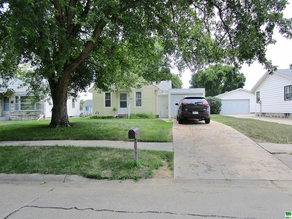 1st image of 604 2nd Ave