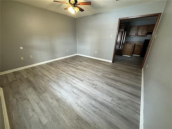 3rd image of 6 Rosewood Pl
