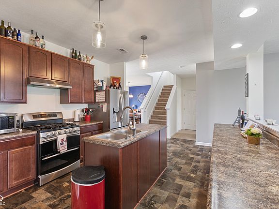 2nd image of 3372 Clary Boulevard South Dr