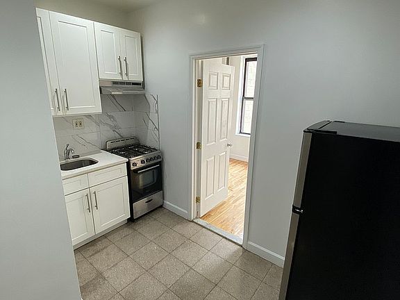 3rd image of 442 W 54th St #64