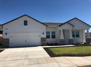 4230 Rall Ave, Clovis, CA 93619
