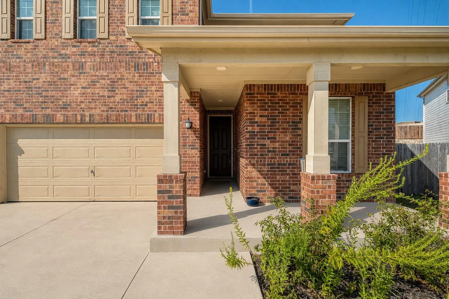 4 bed, 3.0 bath, 2413 sqft, $2,250 — Photo 2