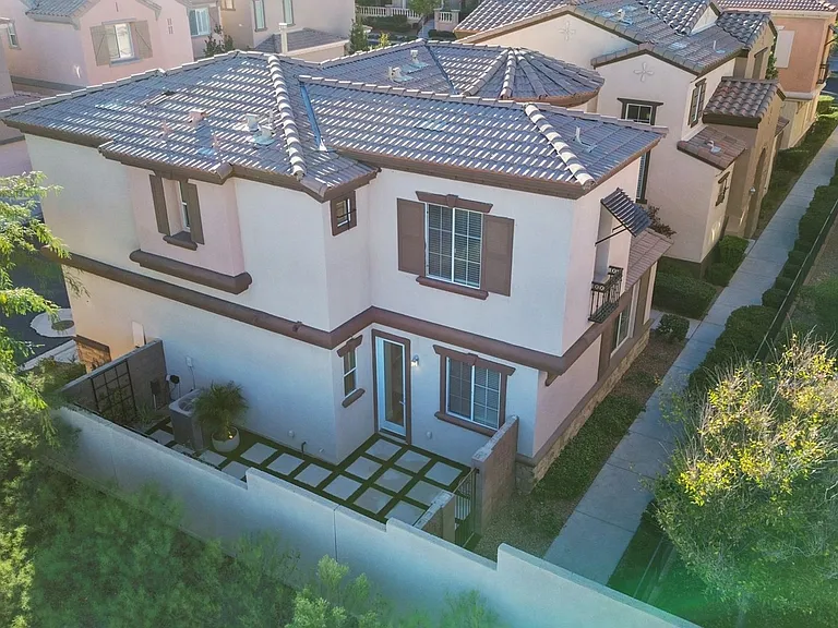2334 Malaga Peak St — Photo 91
