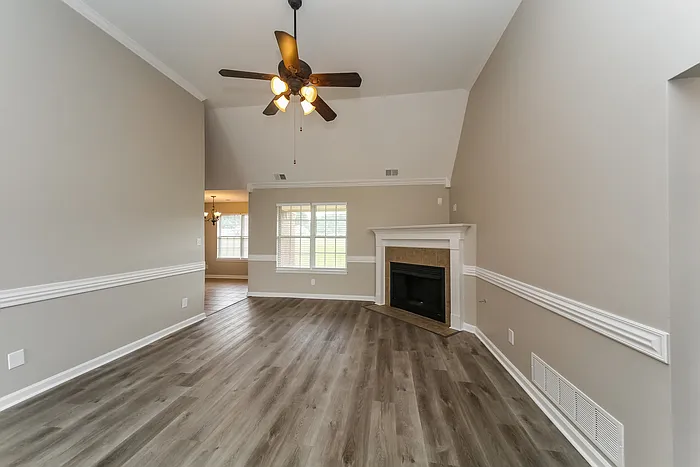 3 bed, 2.0 bath, 1703 sqft, $1,815 — Photo 3