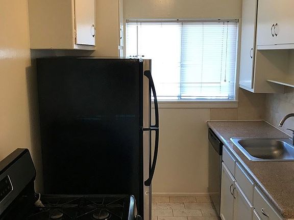 4th image of 4454 W 2nd St APT 4