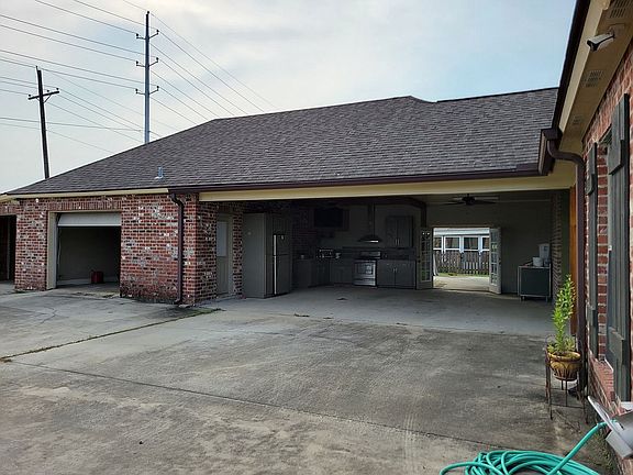 4th image of 23940 Florence Dr