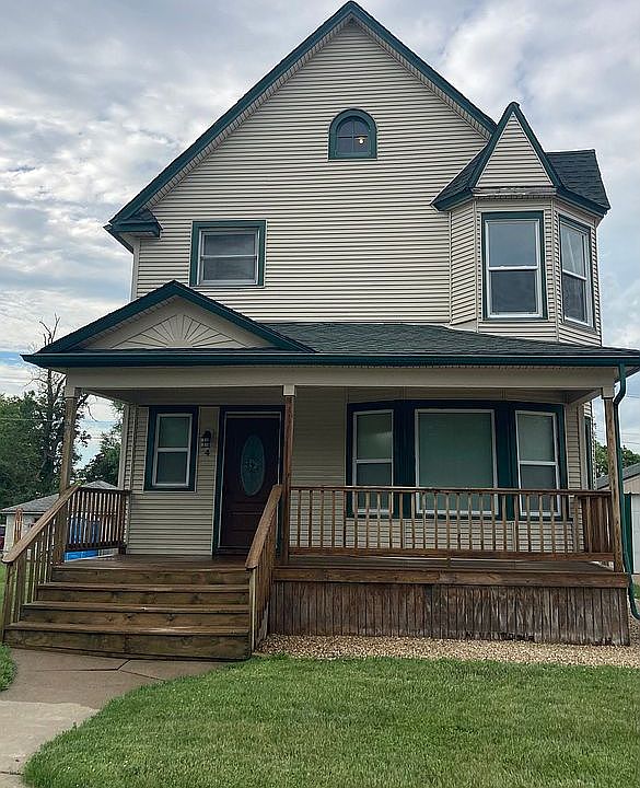 Great front porch 