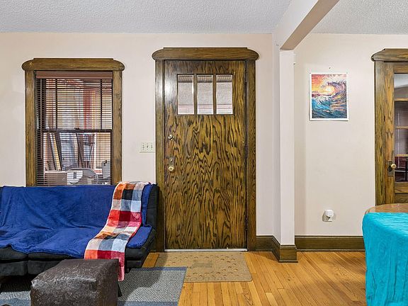 5th image of 549 Asbury St