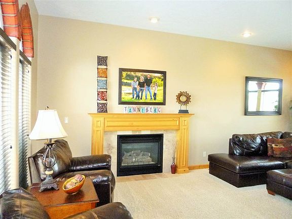 2nd image of 816 S Shelley Lake Ln