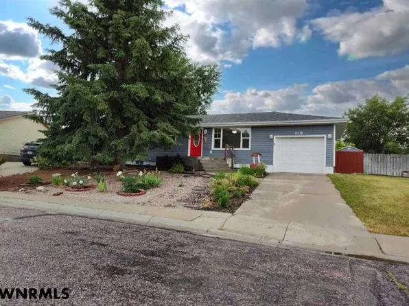 1845 Cedar St, Gering, NE 69341