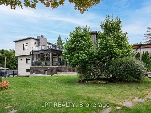 3rd image of 847 Walkley Rd