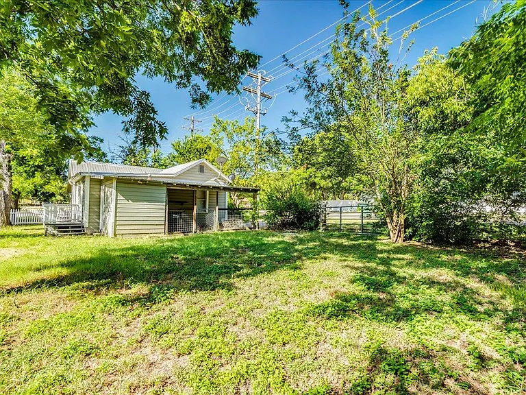 208 W Lockhart St — Photo 19