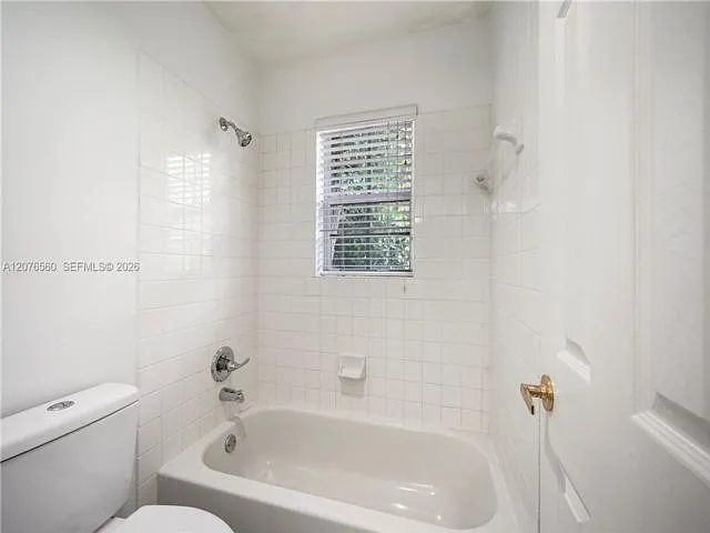 4 bed, 2.5 bath, $7,200 — Photo 4