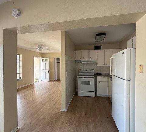 5th image of 2448 Austin Ave