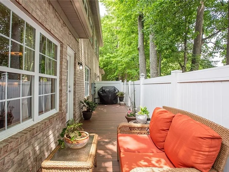 1032 Horton Pl — Photo 17