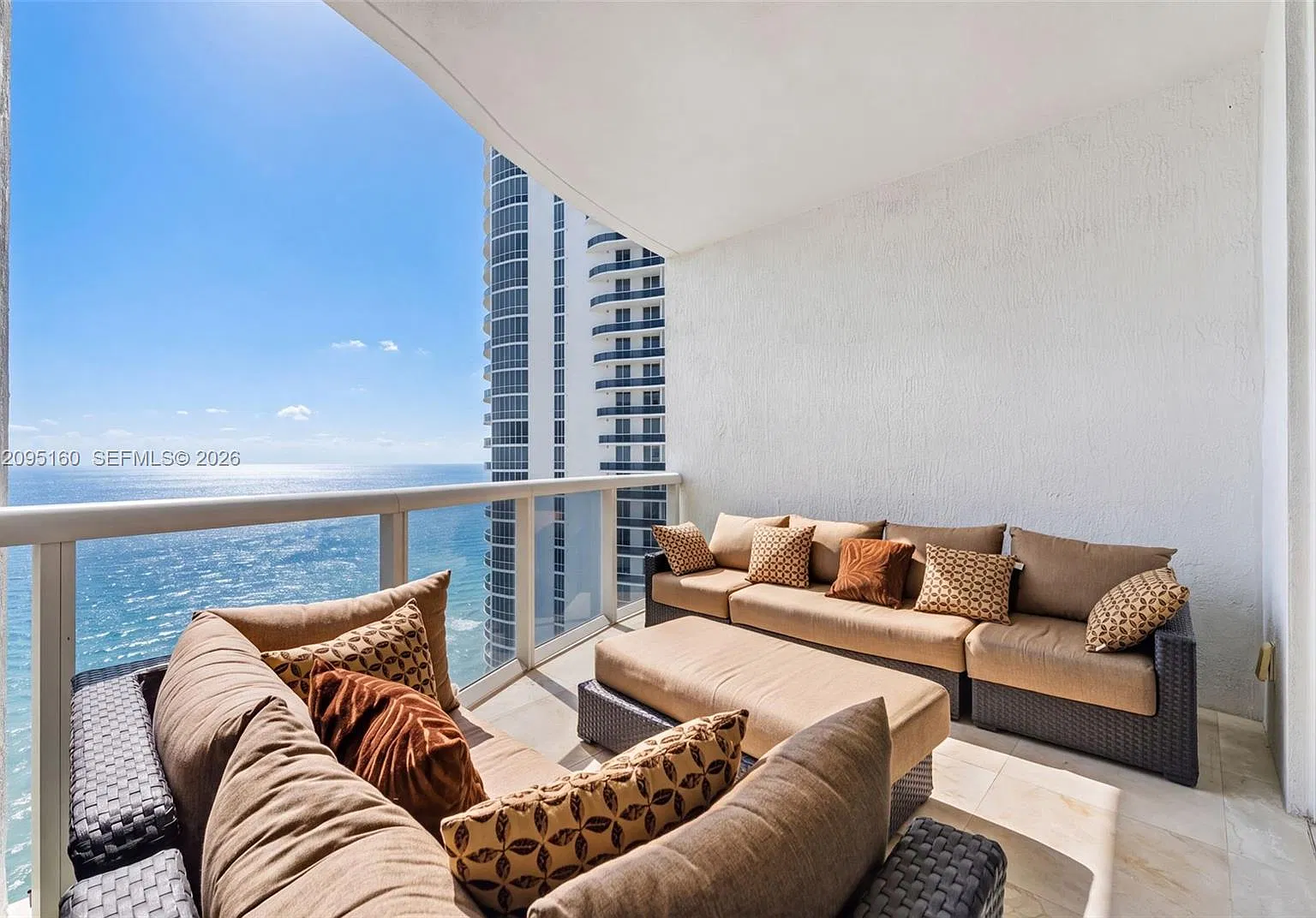 Tdr Tower I Condo — Photo 2