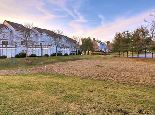 272 Honeysuckle Ct #27H2, Toms River, NJ 08753