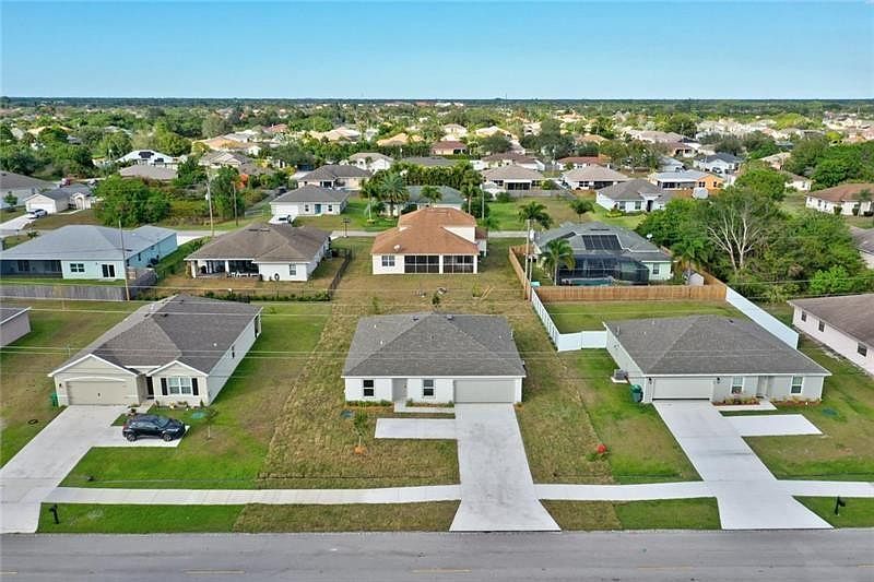 1st image of 555 SW Paar Drive