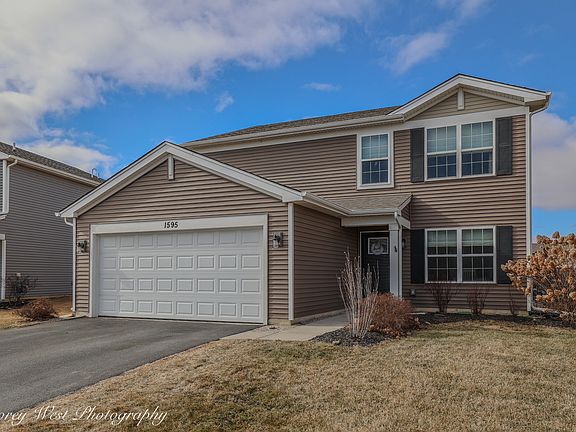 3rd image of 1595 Bayberry Ln