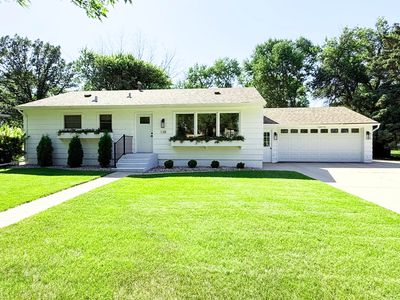 128 Elizabeth Dr, Aberdeen, SD, 57401