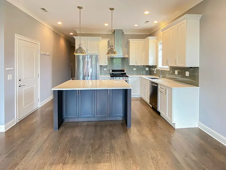 1236 W Oakdale Ave #3 — Photo 1