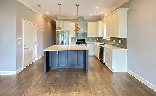 1236 W Oakdale Ave #3 Photo 1
