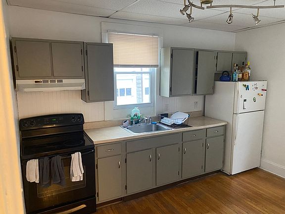 3rd image of 28 Peyster St #1