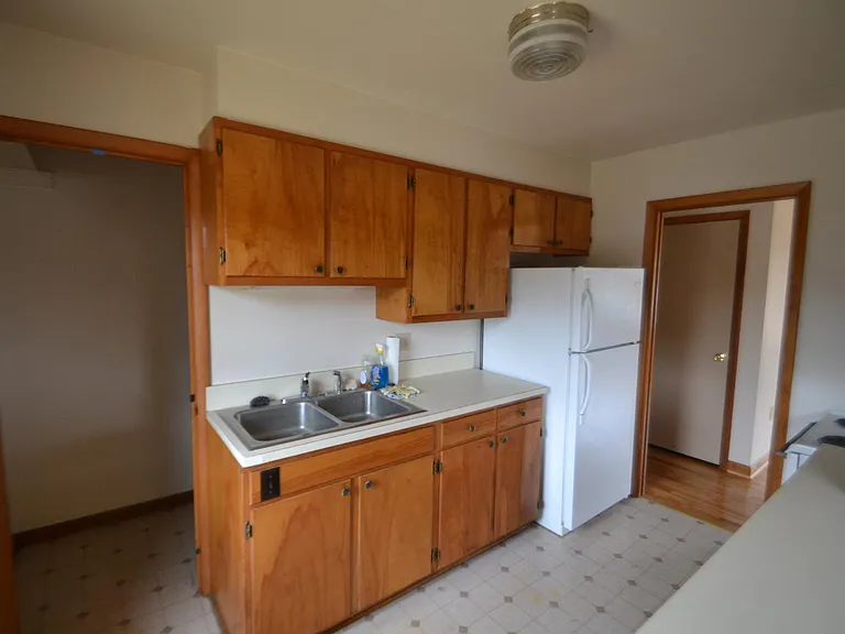 1111 Preston Dr — Photo 8