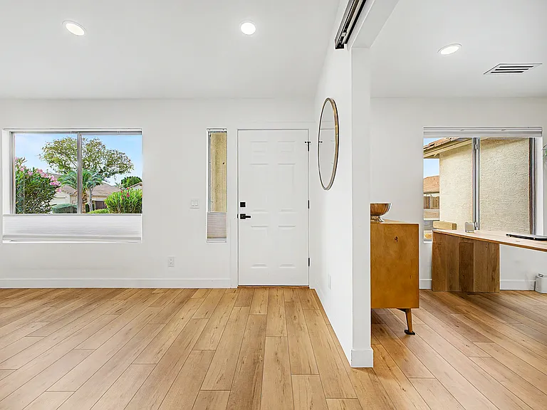 1053 E Bart St — Photo 10