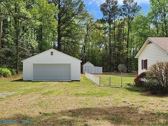 3rd image of 1014 Warner Rd