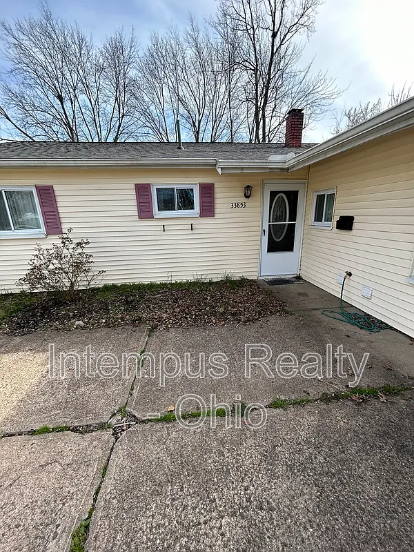 3 bed, 1.5 bath, 1400 sqft, $1,897 — Photo 1