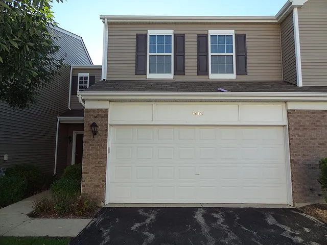 3 bed, 1.5 bath, 1494 sqft, $2,395 — Photo 1