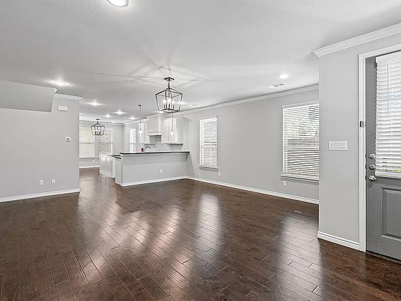5th image of 2609 McCart Ave