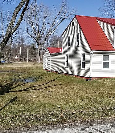 3rd image of 3810 Meadowbrook Dr