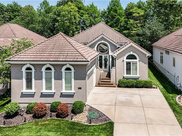 4517 NE Fairway Homes Dr, Lees Summit, MO 64064