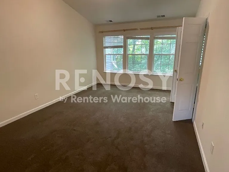 11715 Harsworth Ln — Photo 11