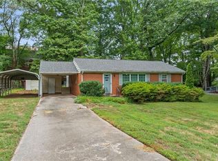 221 Friendway Rd, Greensboro, NC 27409