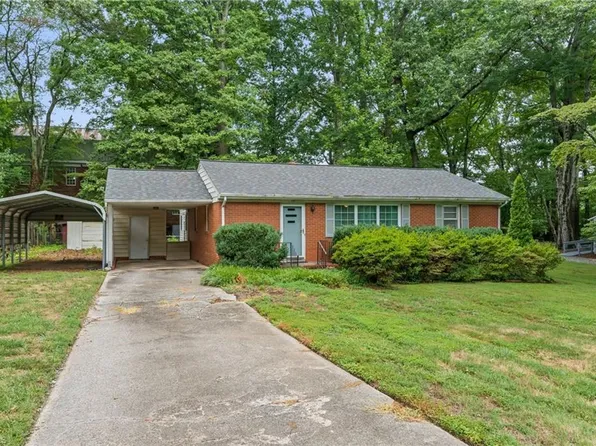 221 Friendway Rd, Greensboro, NC 27409