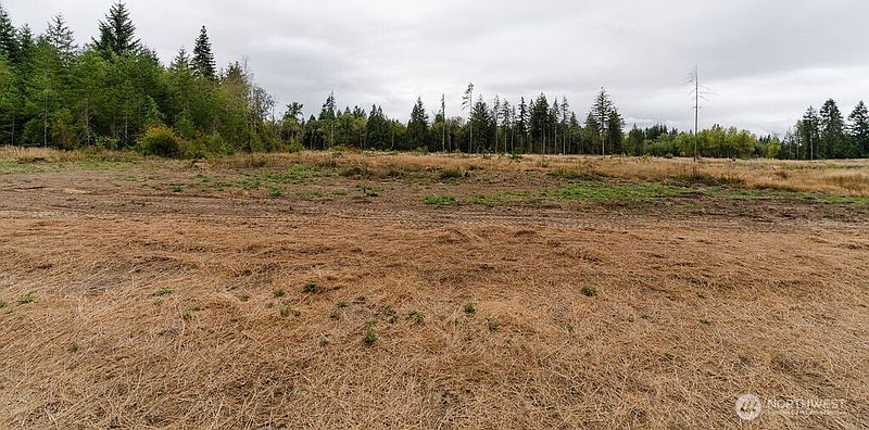 4th image of 150 Easton Lane