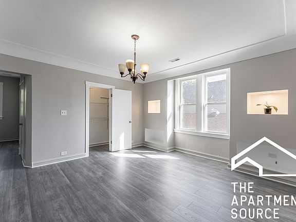 4th image of 2834 W Dickens Ave #2
