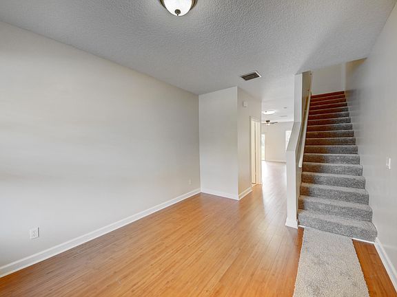 5th image of 2612 Creekside Dr