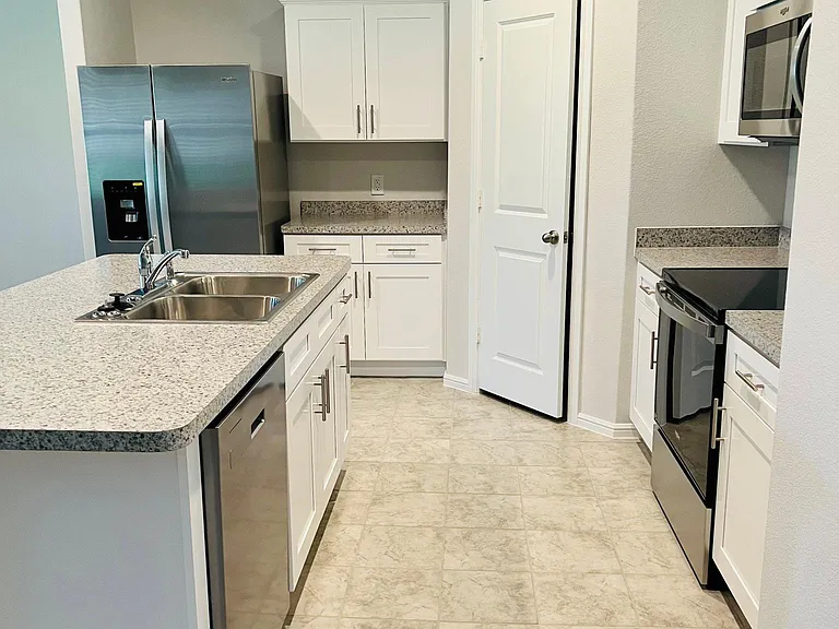 412 Alva St — Photo 10