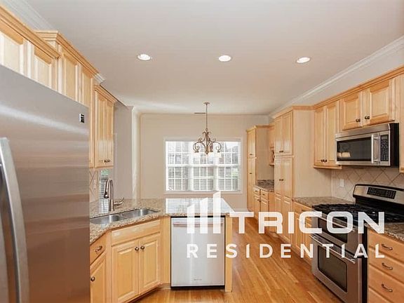 5th image of 1101 Lowestoft Ct